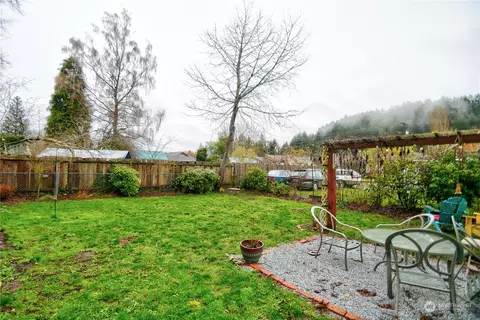 Exterior - 209 E Cherry St, Centralia, WA 98531 photo 4 of 6