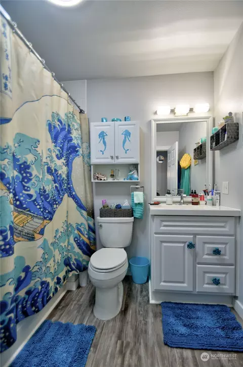 Bath - 209 E Cherry St, Centralia, WA 98531 photo 2 of 2