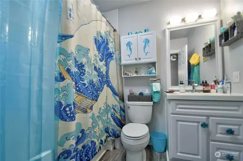 Bath - 209 E Cherry St, Centralia, WA 98531 photo 1 of 2