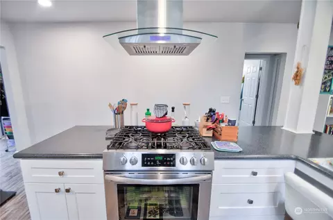 Kitchen - 209 E Cherry St, Centralia, WA 98531 photo 6 of 7