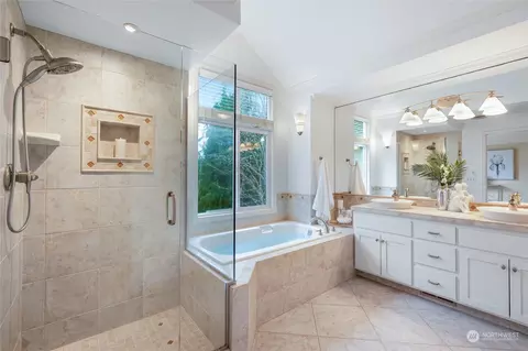 Bath - 3019 213th St SE, Bothell, WA 98021 photo 2 of 4