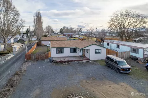 9473 NE Maple Dr, Moses Lake, WA 98837