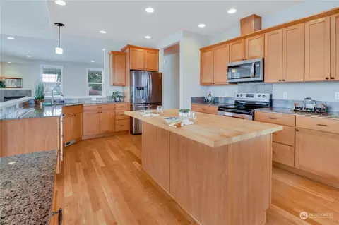 Kitchen - 183 Garrett Loop, Chehalis, WA 98532 photo 4 of 5