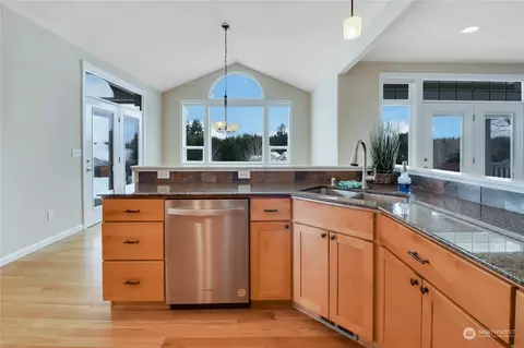 Kitchen - 183 Garrett Loop, Chehalis, WA 98532 photo 2 of 5