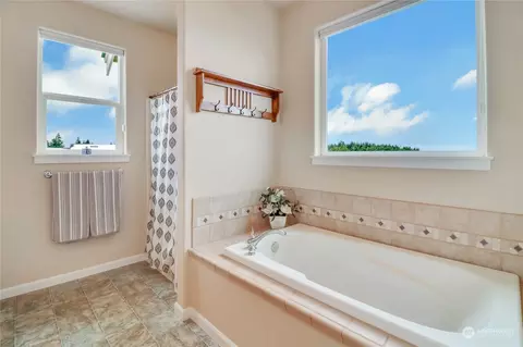 Bath - 183 Garrett Loop, Chehalis, WA 98532 photo 1 of 3