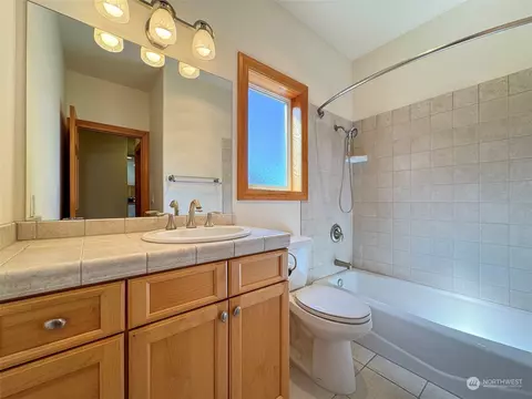 Bath - 104 Hilltop Dr #C, Sequim, WA 98382 photo 3 of 5