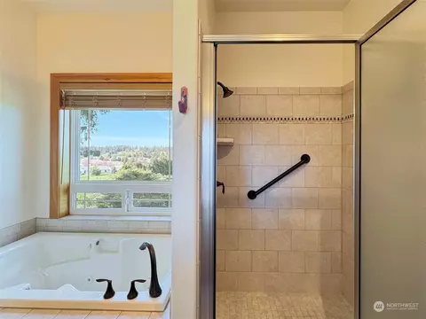 Bath - 104 Hilltop Dr #C, Sequim, WA 98382 photo 5 of 5
