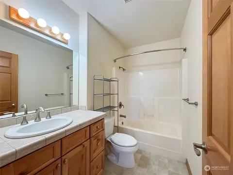 Bath - 104 Hilltop Dr #C, Sequim, WA 98382 photo 4 of 5