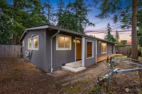 505 N 149th St, Shoreline, WA 98133