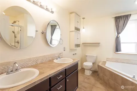 Bath - 17924 15th Ave E, Spanaway, WA 98387 photo 4 of 6