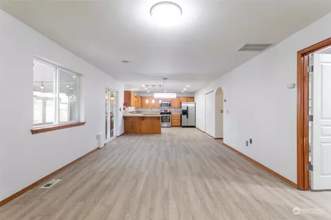 Kitchen - 17924 15th Ave E, Spanaway, WA 98387 photo 2 of 6