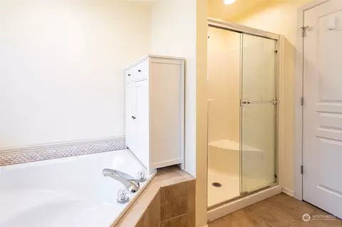 Bath - 17924 15th Ave E, Spanaway, WA 98387 photo 5 of 6