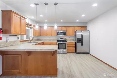 Kitchen - 17924 15th Ave E, Spanaway, WA 98387 photo 6 of 6