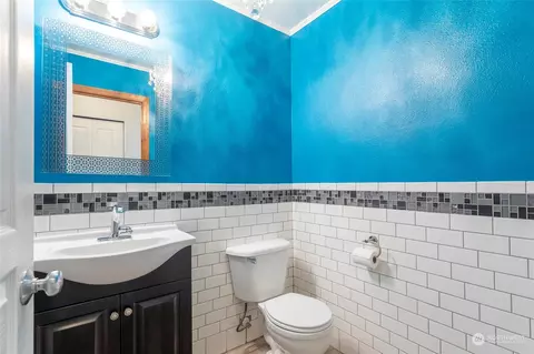 Bath - 17924 15th Ave E, Spanaway, WA 98387 photo 2 of 6