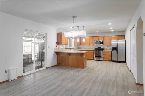 Kitchen - 17924 15th Ave E, Spanaway, WA 98387 photo 3 of 6