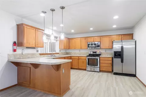 Kitchen - 17924 15th Ave E, Spanaway, WA 98387 photo 4 of 6