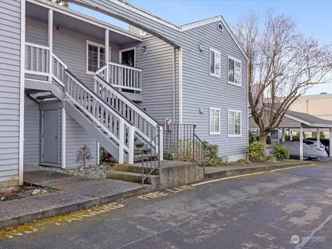 17112 44th Ave W #B203, Lynnwood, WA 98037