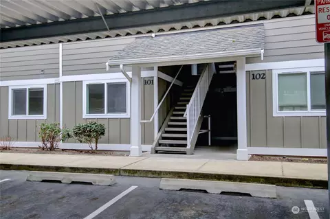 1670 SW Mulberry Pl #B101, Oak Harbor, WA 98277