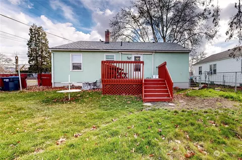 Exterior - 1517 Evergreen St, Walla Walla, WA 99362 photo 5 of 6
