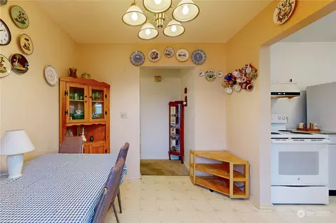 Dining - 1517 Evergreen St, Walla Walla, WA 99362 photo 2 of 3