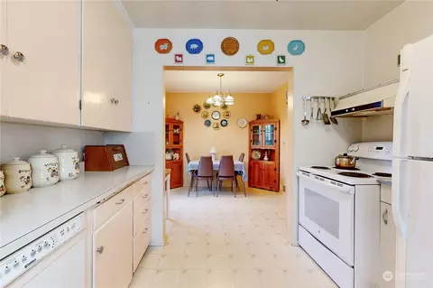 Kitchen - 1517 Evergreen St, Walla Walla, WA 99362 photo 2 of 5