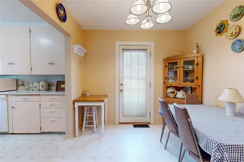 Dining - 1517 Evergreen St, Walla Walla, WA 99362 photo 1 of 3