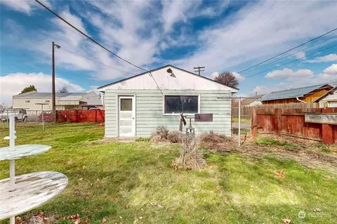 Exterior - 1517 Evergreen St, Walla Walla, WA 99362 photo 3 of 6