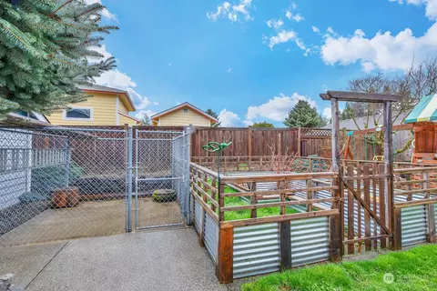 Exterior - 6718 227th St E, Spanaway, WA 98387 photo 4 of 5