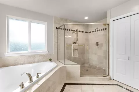 Bath - 11029 NE 197th St, Bothell, WA 98011 photo 2 of 4