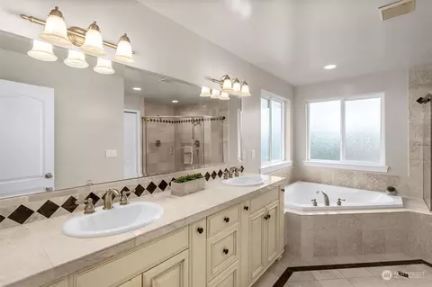 Bath - 11029 NE 197th St, Bothell, WA 98011 photo 1 of 4