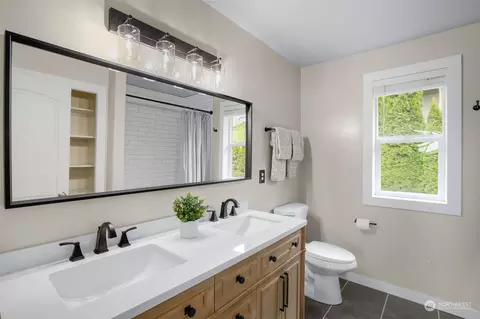 Bath - 11029 NE 197th St, Bothell, WA 98011 photo 3 of 4