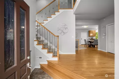 Entry Way - 11029 NE 197th St, Bothell, WA 98011 photo 2 of 2