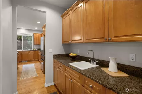 Kitchen - 11029 NE 197th St, Bothell, WA 98011 photo 4 of 4