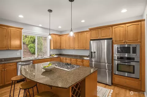 Kitchen - 11029 NE 197th St, Bothell, WA 98011 photo 2 of 4
