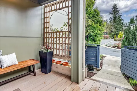 655 Wintersweet Rd NE, Bainbridge Island, WA 98110