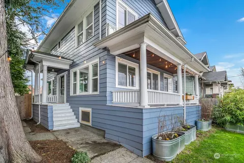4523 5th Ave NE, Seattle, WA 98105