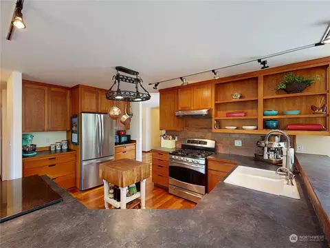 Kitchen - 61 Camelot Rd, Sequim, WA 98382 photo 4 of 4