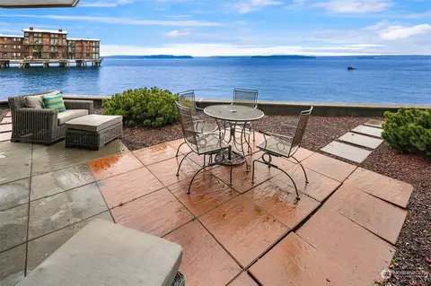 3633 Beach Dr SW #102, Seattle, WA 98116