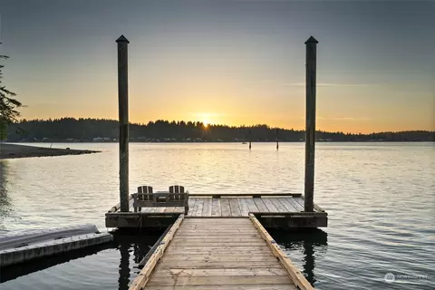 4330 Sunset Beach Dr NW, Olympia, WA 98502