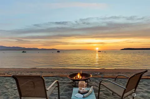 6288 Barr Beach Rd, Freeland, WA 98249