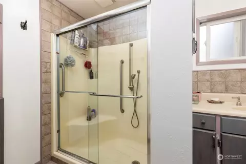 Bath - 10149 Frontier Pl NW, Silverdale, WA 98383 photo 1 of 2