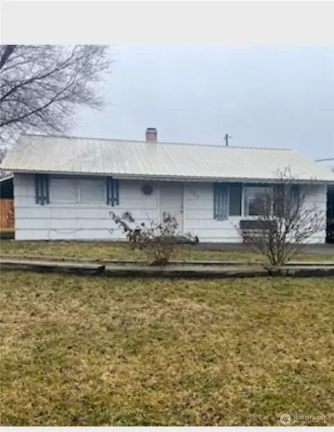 523 Hawthorne Dr S, Moses Lake, WA 98837