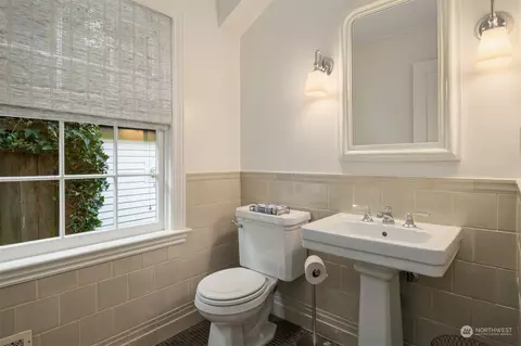 Bath - 2111 Broadmoor Dr E, Seattle, WA 98112 photo 3 of 3