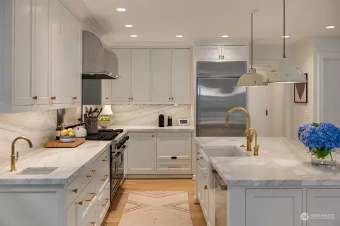 Kitchen - 2111 Broadmoor Dr E, Seattle, WA 98112 photo 3 of 4