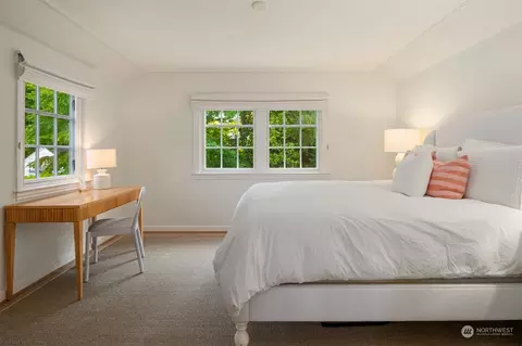 Bedroom - 2111 Broadmoor Dr E, Seattle, WA 98112 photo 3 of 5