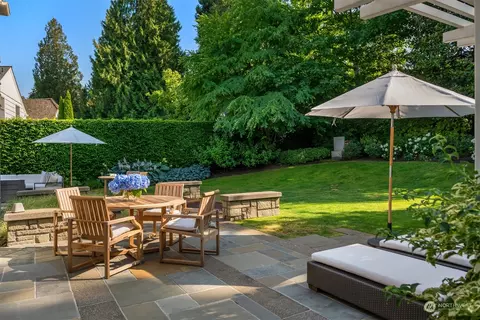 Exterior - 2111 Broadmoor Dr E, Seattle, WA 98112 photo 3 of 8