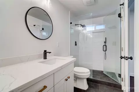 Bath - 9247 NE 180th St, Bothell, WA 98011 photo 3 of 4