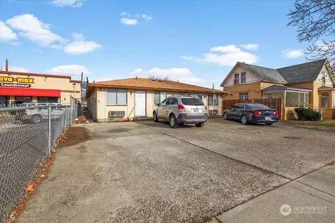 313 N 6th Ave, Yakima, WA 98901