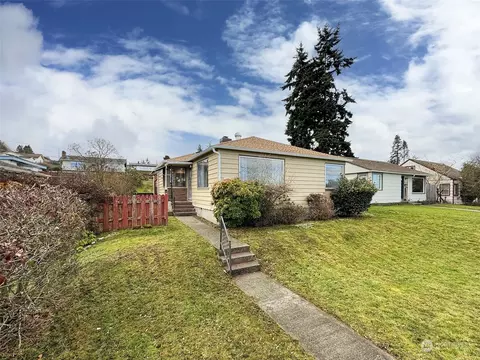 1012 E 7th St, Port Angeles, WA 98362
