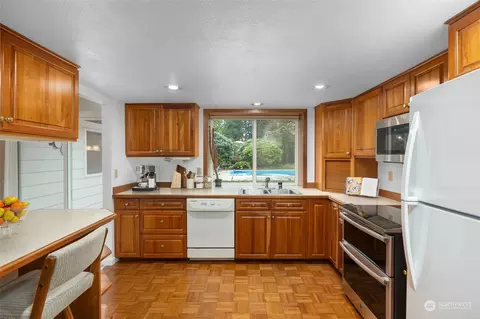 Kitchen - 22904 49th Ave SE, Bothell, WA 98021 photo 3 of 5